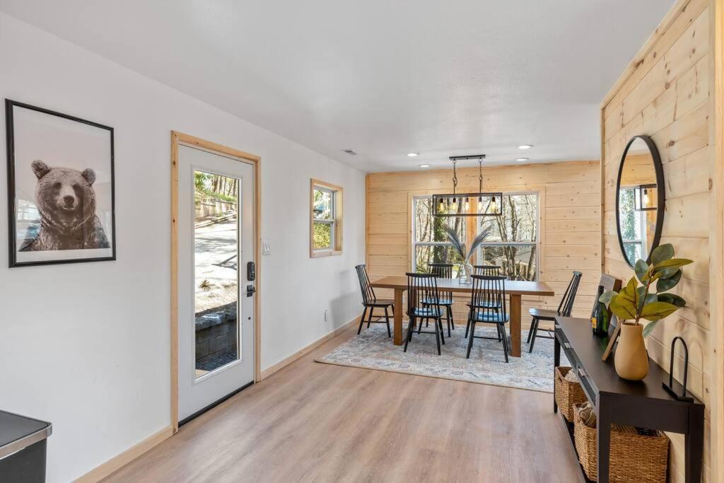 New! Modern Cabin With Two Decks, Bar & Game Room! Gatlinburg Kültér fotó