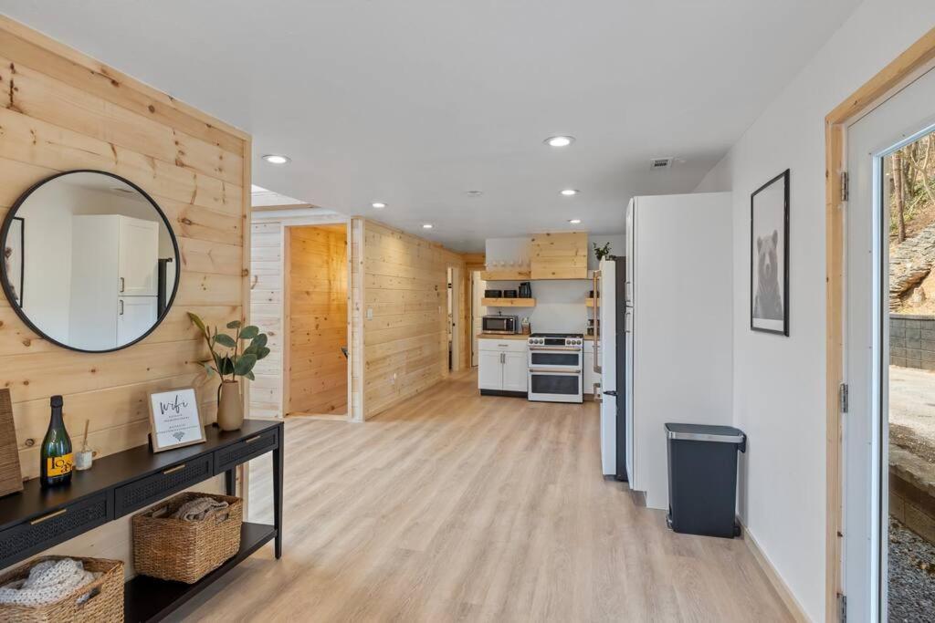 New! Modern Cabin With Two Decks, Bar & Game Room! Gatlinburg Kültér fotó