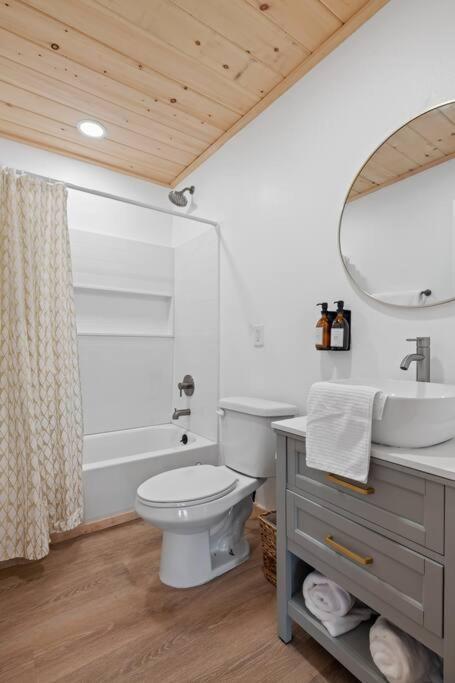 New! Modern Cabin With Two Decks, Bar & Game Room! Gatlinburg Kültér fotó