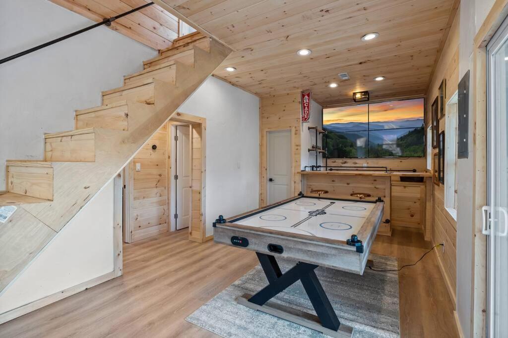 New! Modern Cabin With Two Decks, Bar & Game Room! Gatlinburg Kültér fotó
