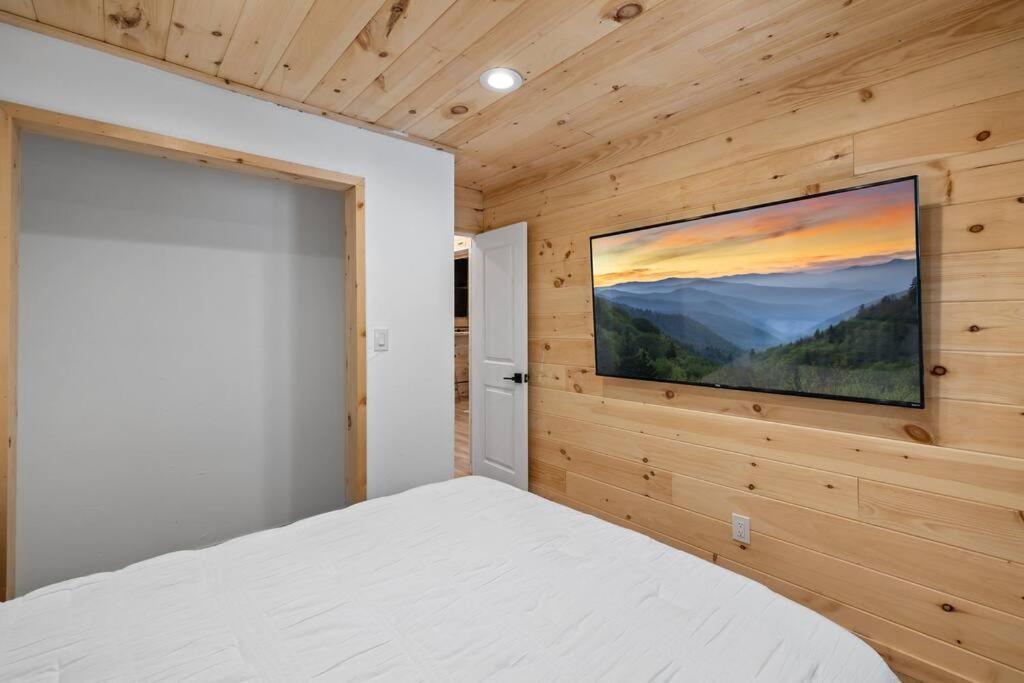 New! Modern Cabin With Two Decks, Bar & Game Room! Gatlinburg Kültér fotó