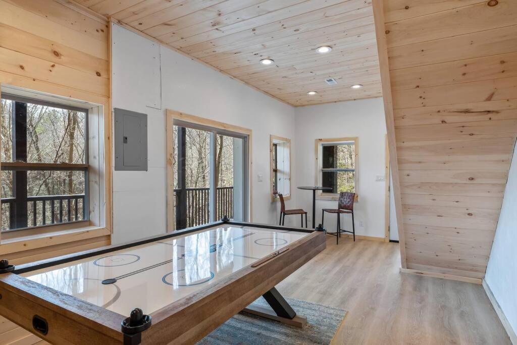 New! Modern Cabin With Two Decks, Bar & Game Room! Gatlinburg Kültér fotó